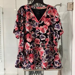 Premiere 4 x Women’s scrub top